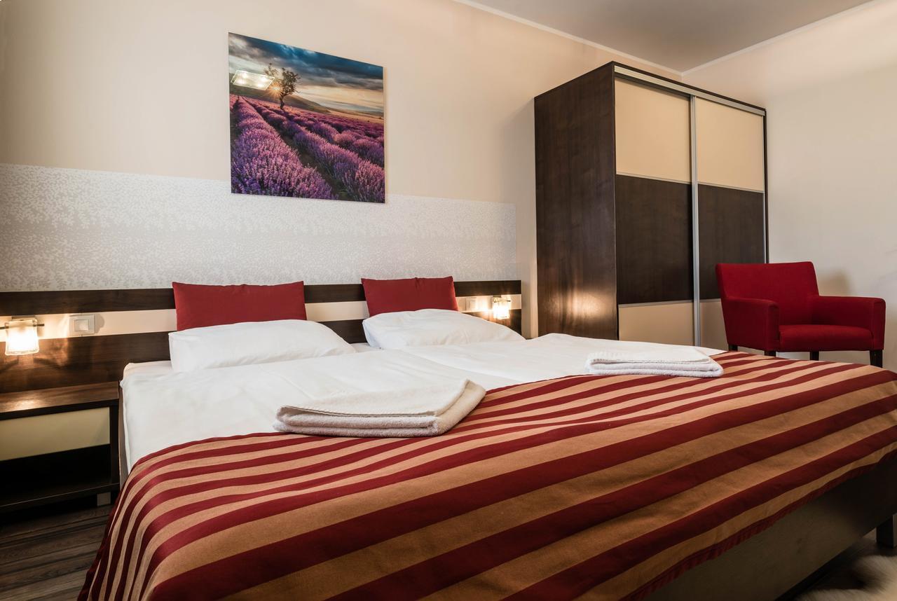 Apartman Mirka - Hotel Luka Besenova Ngoại thất bức ảnh